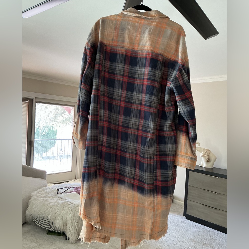 Oli & Hali Orange Plaid Long Shacket. Worn once. Says M more like XXL Oversized - Picture 2 of 4